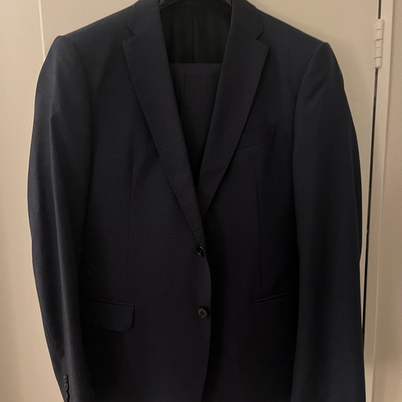 Armani Collezioni suit - 40 R. Navy blue with subtle check - Picture 1 of 4